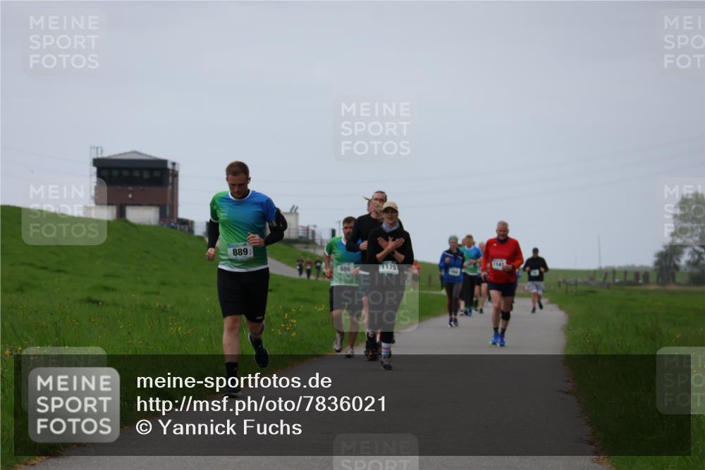 04.05.2025 - 8. Wedeler Halbmarathon Yannick Fuchs http://msf.ph/oto/7836021 04.05.2025 11:23:45 Laufen 8895, 886, 1175 meine-sportfotos.de