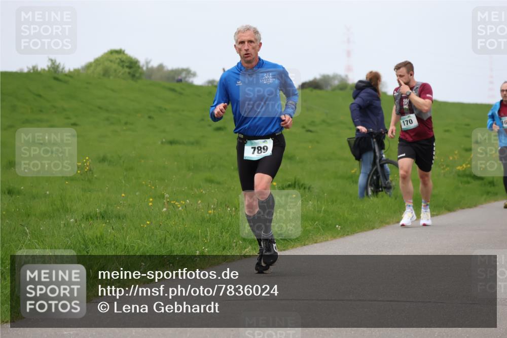 04.05.2025 - 8. Wedeler Halbmarathon Lena Gebhardt http://msf.ph/oto/7836024 04.05.2025 11:29:42 Laufen 789, 170 meine-sportfotos.de