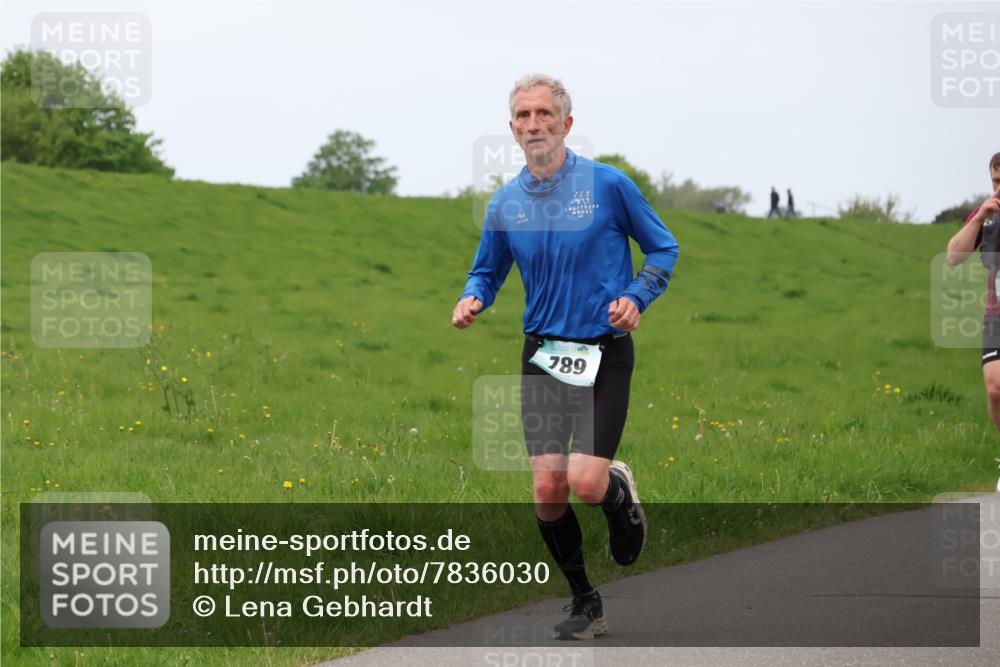 04.05.2025 - 8. Wedeler Halbmarathon Lena Gebhardt http://msf.ph/oto/7836030 04.05.2025 11:29:43 Laufen 789 meine-sportfotos.de