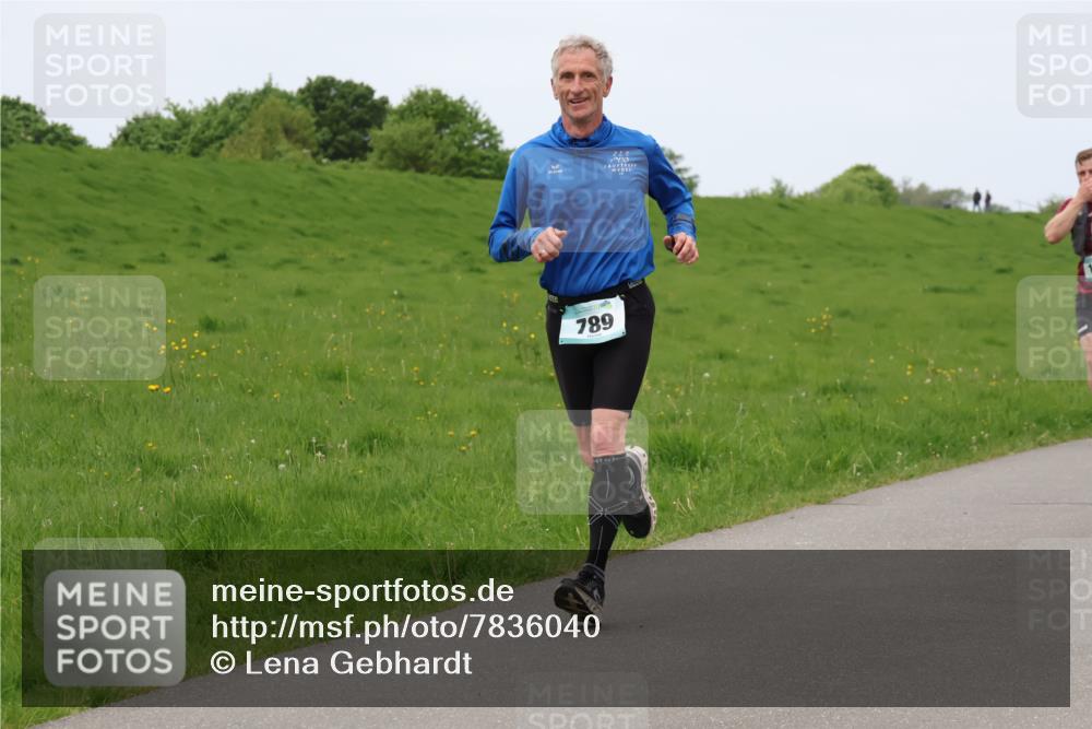 04.05.2025 - 8. Wedeler Halbmarathon Lena Gebhardt http://msf.ph/oto/7836040 04.05.2025 11:29:44 Laufen 789 meine-sportfotos.de