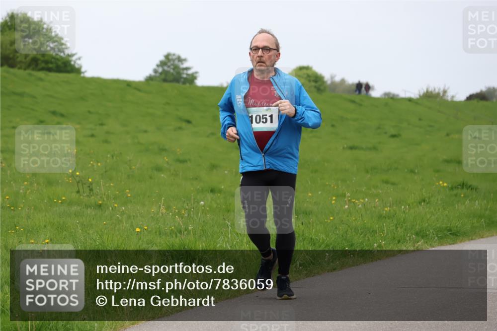 04.05.2025 - 8. Wedeler Halbmarathon Lena Gebhardt http://msf.ph/oto/7836059 04.05.2025 11:29:51 Laufen 1051 meine-sportfotos.de