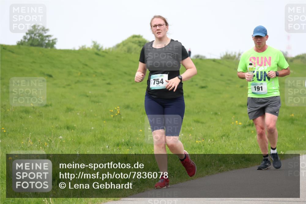 04.05.2025 - 8. Wedeler Halbmarathon Lena Gebhardt http://msf.ph/oto/7836078 04.05.2025 11:29:59 Laufen 754, 191 meine-sportfotos.de