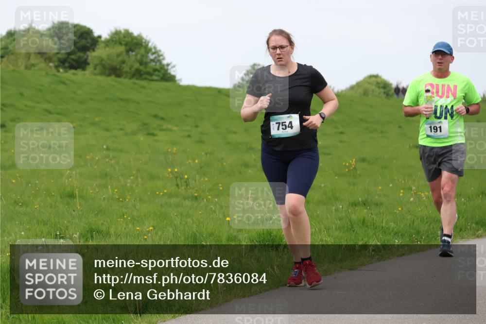 04.05.2025 - 8. Wedeler Halbmarathon Lena Gebhardt http://msf.ph/oto/7836084 04.05.2025 11:30:00 Laufen 754, 191 meine-sportfotos.de