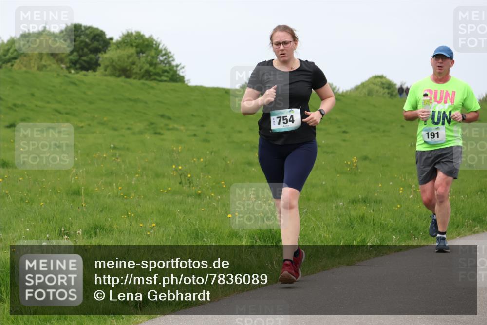 04.05.2025 - 8. Wedeler Halbmarathon Lena Gebhardt http://msf.ph/oto/7836089 04.05.2025 11:30:00 Laufen 754, 191 meine-sportfotos.de