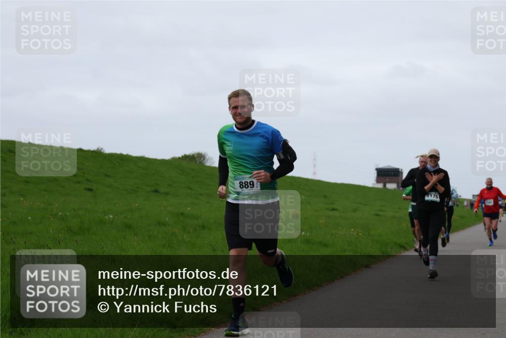 04.05.2025 - 8. Wedeler Halbmarathon Yannick Fuchs http://msf.ph/oto/7836121 04.05.2025 11:23:53 Laufen 889, 1175, 1141 meine-sportfotos.de