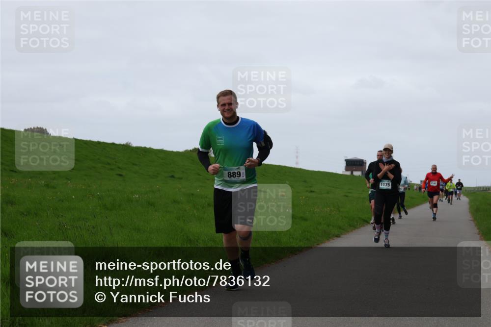 04.05.2025 - 8. Wedeler Halbmarathon Yannick Fuchs http://msf.ph/oto/7836132 04.05.2025 11:23:53 Laufen 8895, 1175, 1141 meine-sportfotos.de