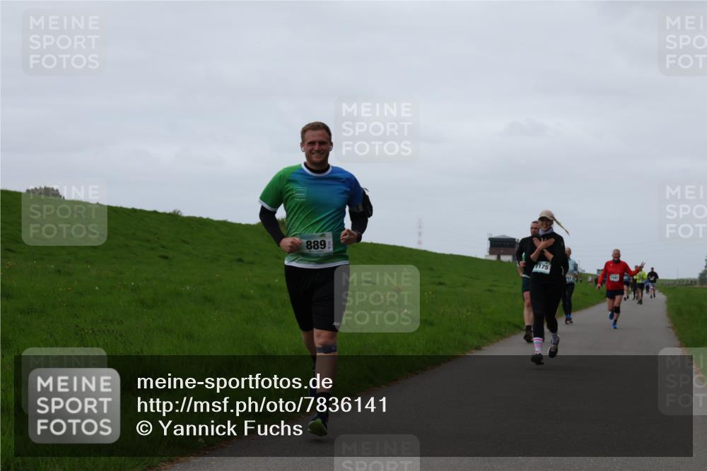04.05.2025 - 8. Wedeler Halbmarathon Yannick Fuchs http://msf.ph/oto/7836141 04.05.2025 11:23:54 Laufen 8895, 1175, 1141 meine-sportfotos.de