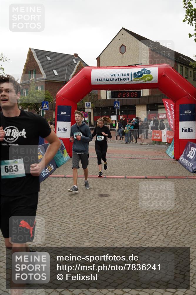 04.05.2025 - 8. Wedeler Halbmarathon Felixshl http://msf.ph/oto/7836241 04.05.2025 12:23:03 Ziel 683, 974, 1005 meine-sportfotos.de