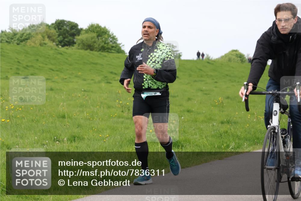 04.05.2025 - 8. Wedeler Halbmarathon Lena Gebhardt http://msf.ph/oto/7836311 04.05.2025 11:30:26 Laufen  meine-sportfotos.de
