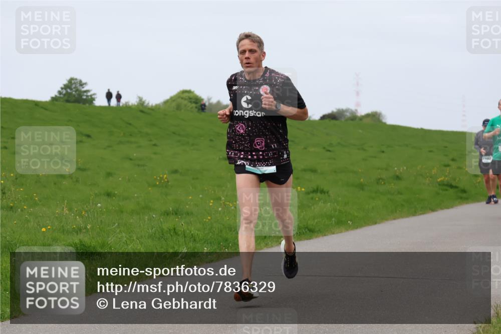 04.05.2025 - 8. Wedeler Halbmarathon Lena Gebhardt http://msf.ph/oto/7836329 04.05.2025 11:30:30 Laufen 110 meine-sportfotos.de