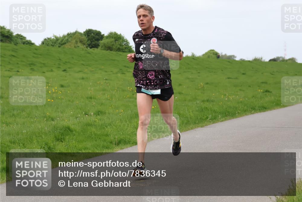 04.05.2025 - 8. Wedeler Halbmarathon Lena Gebhardt http://msf.ph/oto/7836345 04.05.2025 11:30:31 Laufen  meine-sportfotos.de