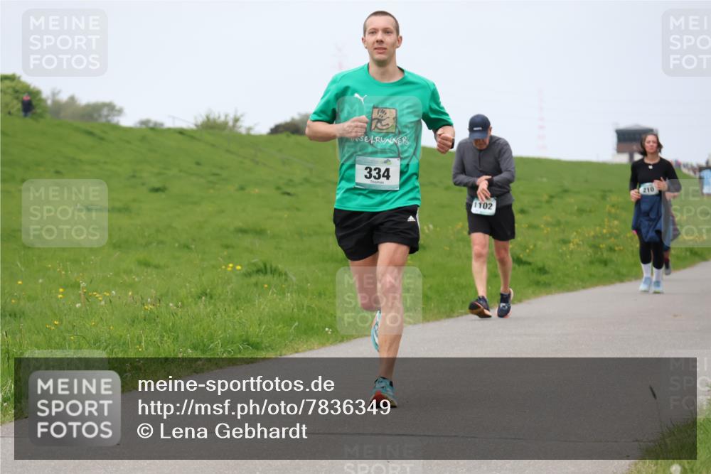 04.05.2025 - 8. Wedeler Halbmarathon Lena Gebhardt http://msf.ph/oto/7836349 04.05.2025 11:30:34 Laufen 334, 210, 1102, 1 meine-sportfotos.de