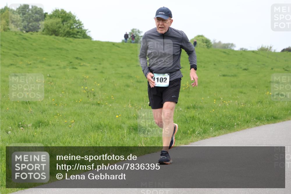 04.05.2025 - 8. Wedeler Halbmarathon Lena Gebhardt http://msf.ph/oto/7836395 04.05.2025 11:30:42 Laufen 1102 meine-sportfotos.de
