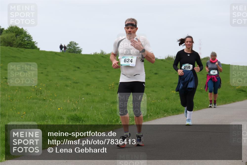 04.05.2025 - 8. Wedeler Halbmarathon Lena Gebhardt http://msf.ph/oto/7836413 04.05.2025 11:30:44 Laufen 60, 624, 210, 14 meine-sportfotos.de