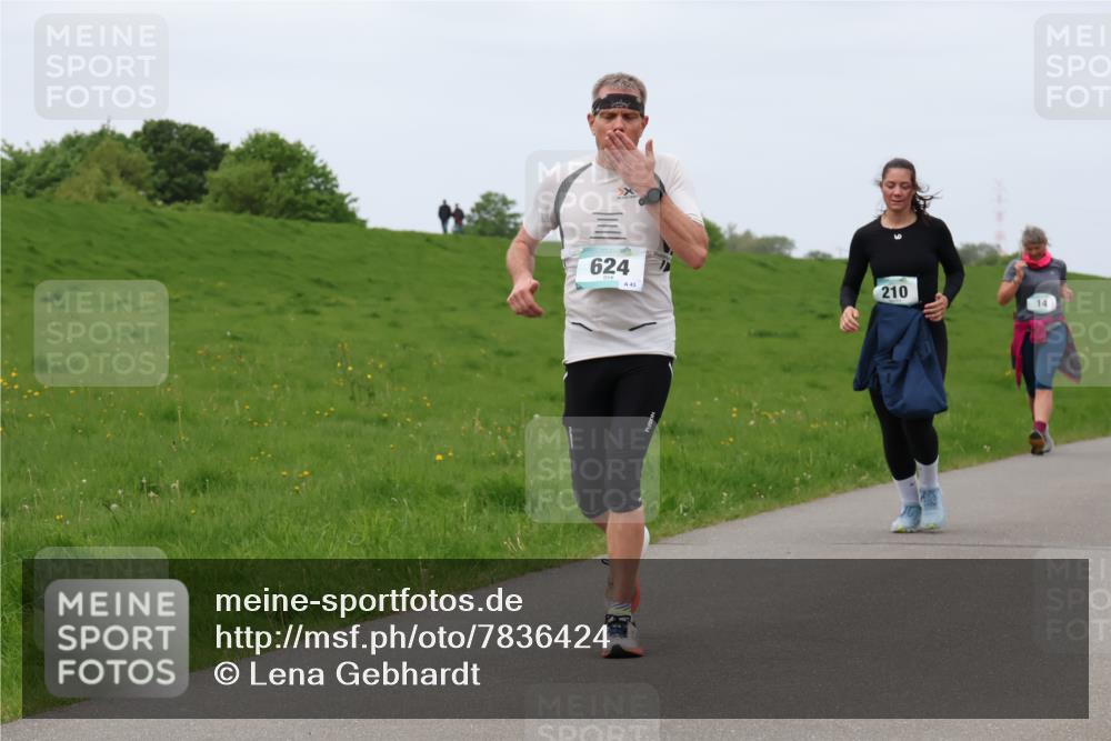 04.05.2025 - 8. Wedeler Halbmarathon Lena Gebhardt http://msf.ph/oto/7836424 04.05.2025 11:30:45 Laufen 624, 210, 14 meine-sportfotos.de