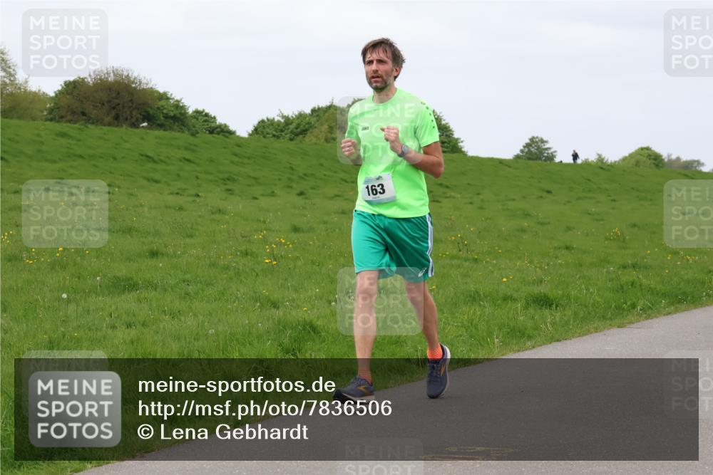 04.05.2025 - 8. Wedeler Halbmarathon Lena Gebhardt http://msf.ph/oto/7836506 04.05.2025 11:31:04 Laufen 163 meine-sportfotos.de