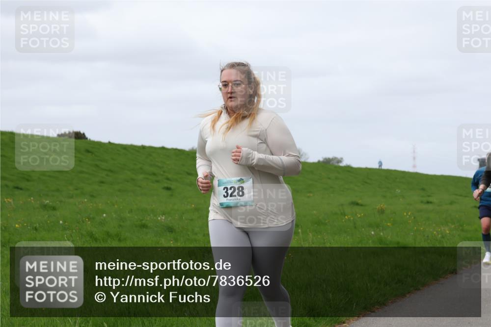 04.05.2025 - 8. Wedeler Halbmarathon Yannick Fuchs http://msf.ph/oto/7836526 04.05.2025 11:45:40 Laufen 328 meine-sportfotos.de