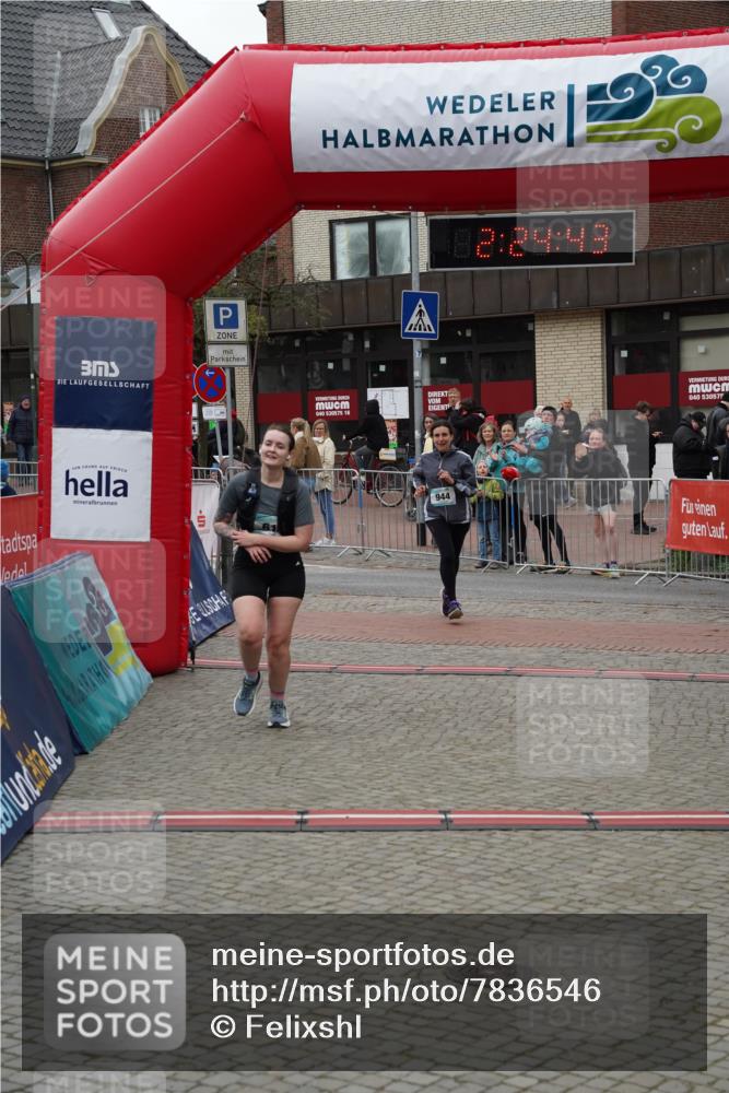 04.05.2025 - 8. Wedeler Halbmarathon Felixshl http://msf.ph/oto/7836546 04.05.2025 12:24:40 Ziel 619, 944 meine-sportfotos.de