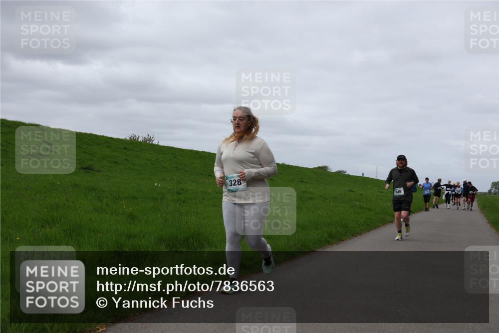04.05.2025 - 8. Wedeler Halbmarathon Yannick Fuchs http://msf.ph/oto/7836563 04.05.2025 11:45:41 Laufen 328, 345 meine-sportfotos.de