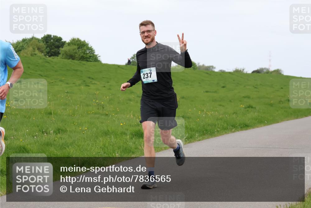 04.05.2025 - 8. Wedeler Halbmarathon Lena Gebhardt http://msf.ph/oto/7836565 04.05.2025 11:31:20 Laufen 237 meine-sportfotos.de