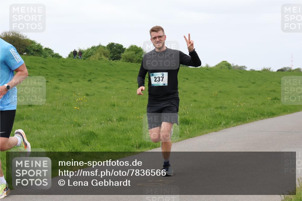 04.05.2025 - 8. Wedeler Halbmarathon Lena Gebhardt http://msf.ph/oto/7836566 04.05.2025 11:31:20 Laufen 237 meine-sportfotos.de