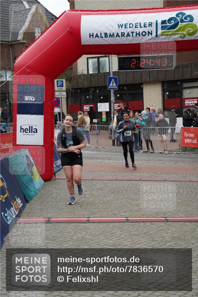 04.05.2025 - 8. Wedeler Halbmarathon Felixshl http://msf.ph/oto/7836570 04.05.2025 12:24:41 Ziel 619, 944 meine-sportfotos.de