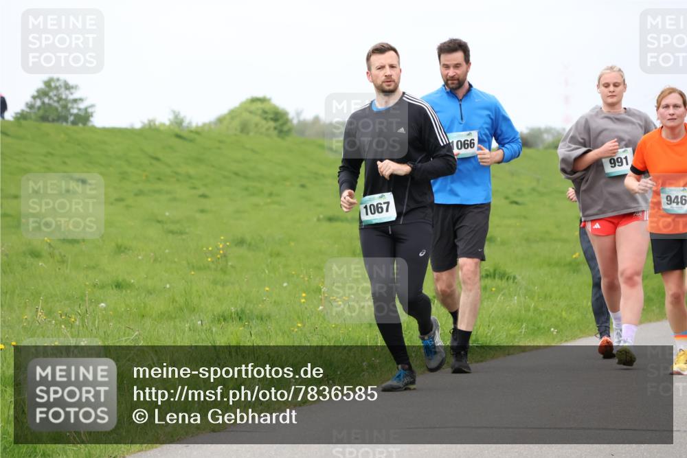 04.05.2025 - 8. Wedeler Halbmarathon Lena Gebhardt http://msf.ph/oto/7836585 04.05.2025 11:31:27 Laufen 1067, 066, 991, 946 meine-sportfotos.de