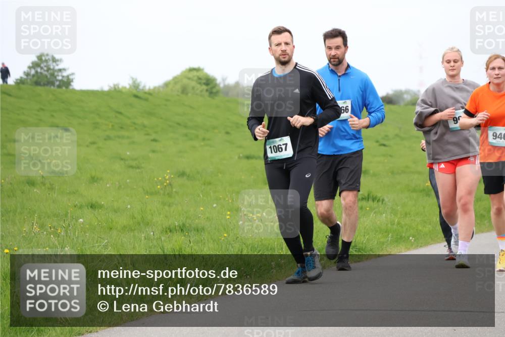 04.05.2025 - 8. Wedeler Halbmarathon Lena Gebhardt http://msf.ph/oto/7836589 04.05.2025 11:31:27 Laufen 1067, 66, 9, 946 meine-sportfotos.de