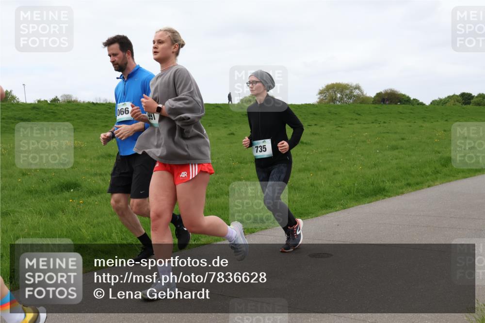 04.05.2025 - 8. Wedeler Halbmarathon Lena Gebhardt http://msf.ph/oto/7836628 04.05.2025 11:31:35 Laufen 990, 991, 735 meine-sportfotos.de