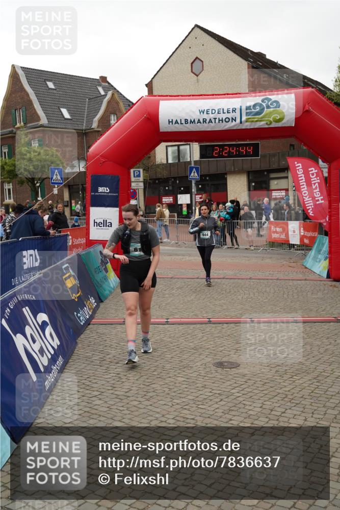 04.05.2025 - 8. Wedeler Halbmarathon Felixshl http://msf.ph/oto/7836637 04.05.2025 12:24:42 Ziel 619, 944 meine-sportfotos.de