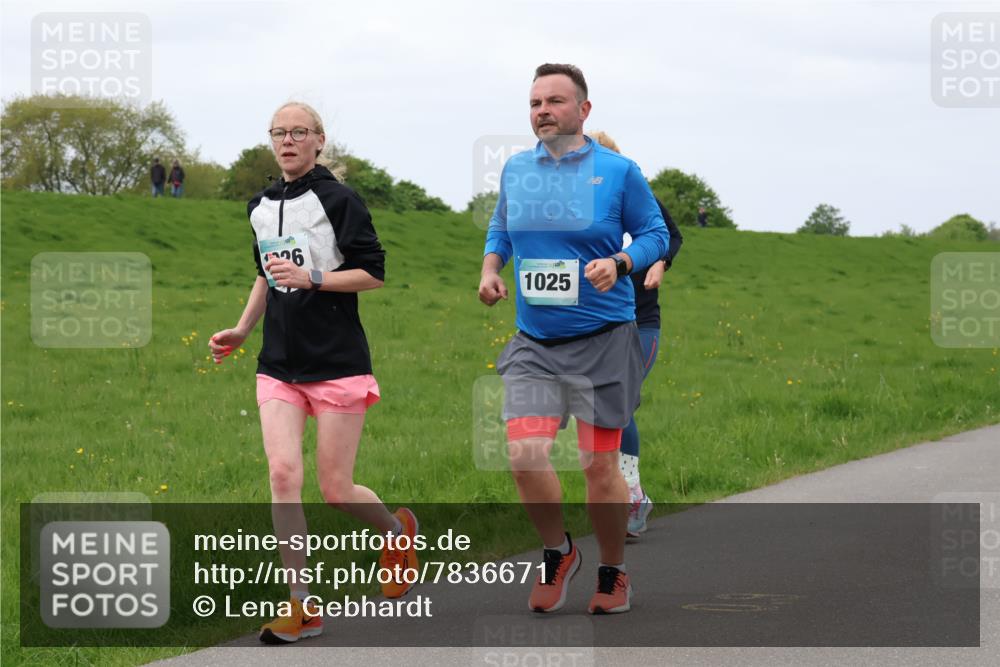 04.05.2025 - 8. Wedeler Halbmarathon Lena Gebhardt http://msf.ph/oto/7836671 04.05.2025 11:31:41 Laufen 26, 1025 meine-sportfotos.de