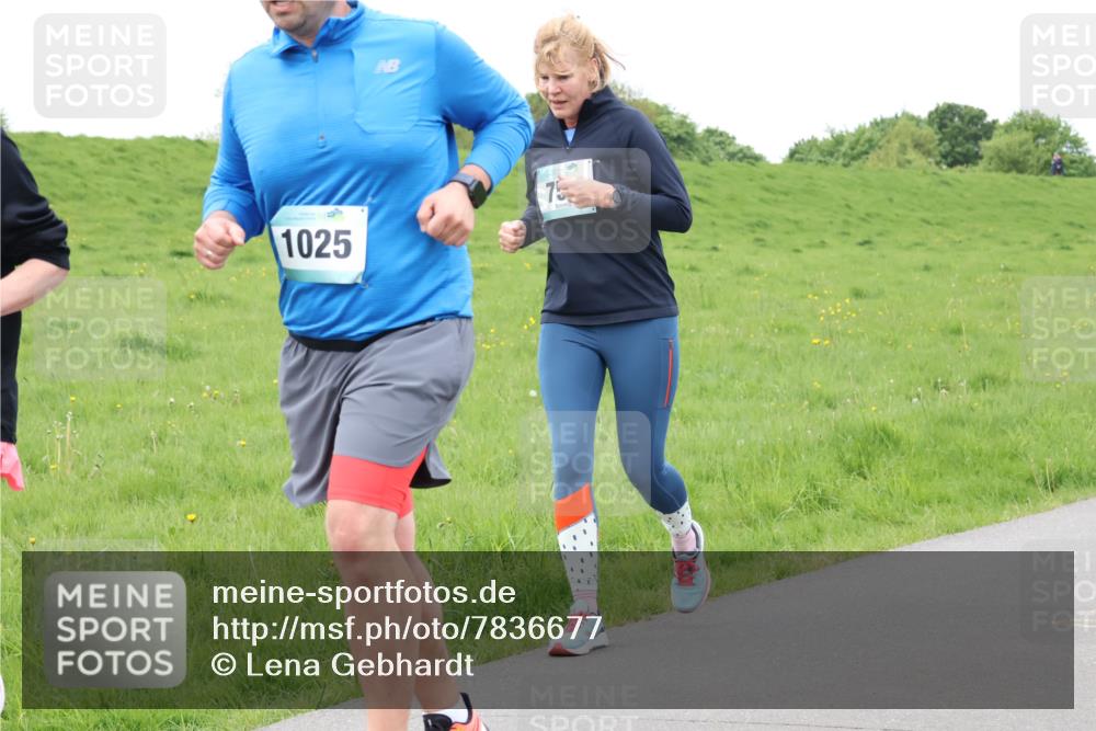 04.05.2025 - 8. Wedeler Halbmarathon Lena Gebhardt http://msf.ph/oto/7836677 04.05.2025 11:31:42 Laufen 1025, 75 meine-sportfotos.de