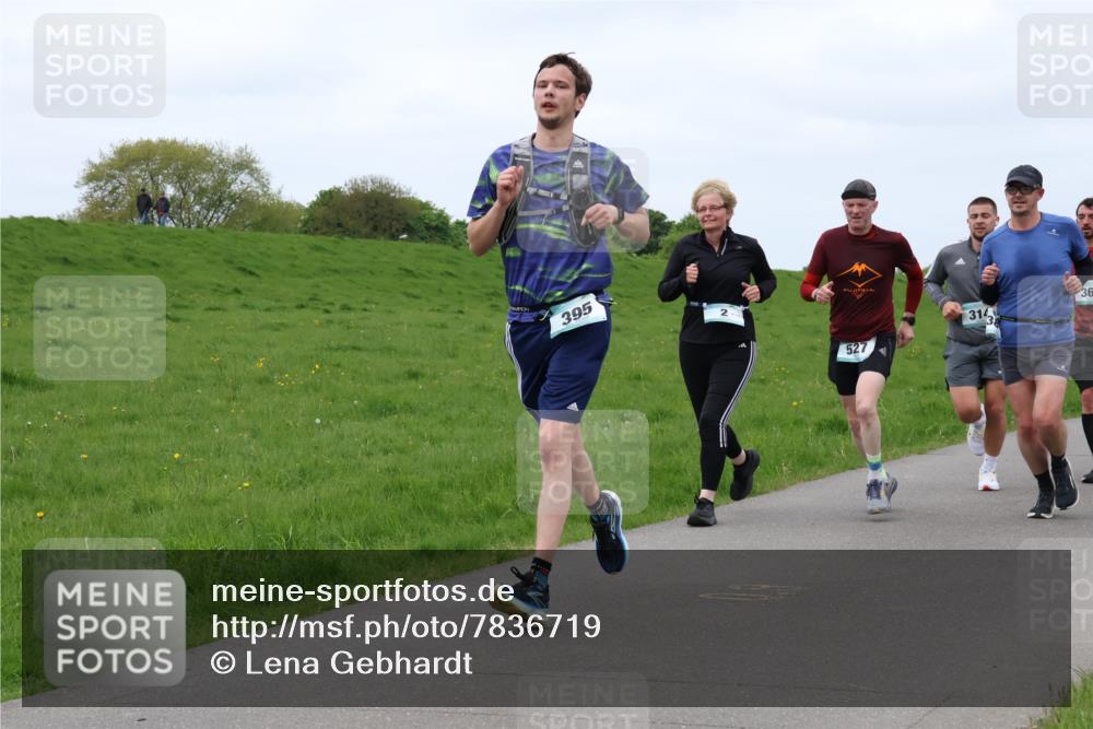 04.05.2025 - 8. Wedeler Halbmarathon Lena Gebhardt http://msf.ph/oto/7836719 04.05.2025 11:31:46 Laufen 395, 36, 314, 527 meine-sportfotos.de