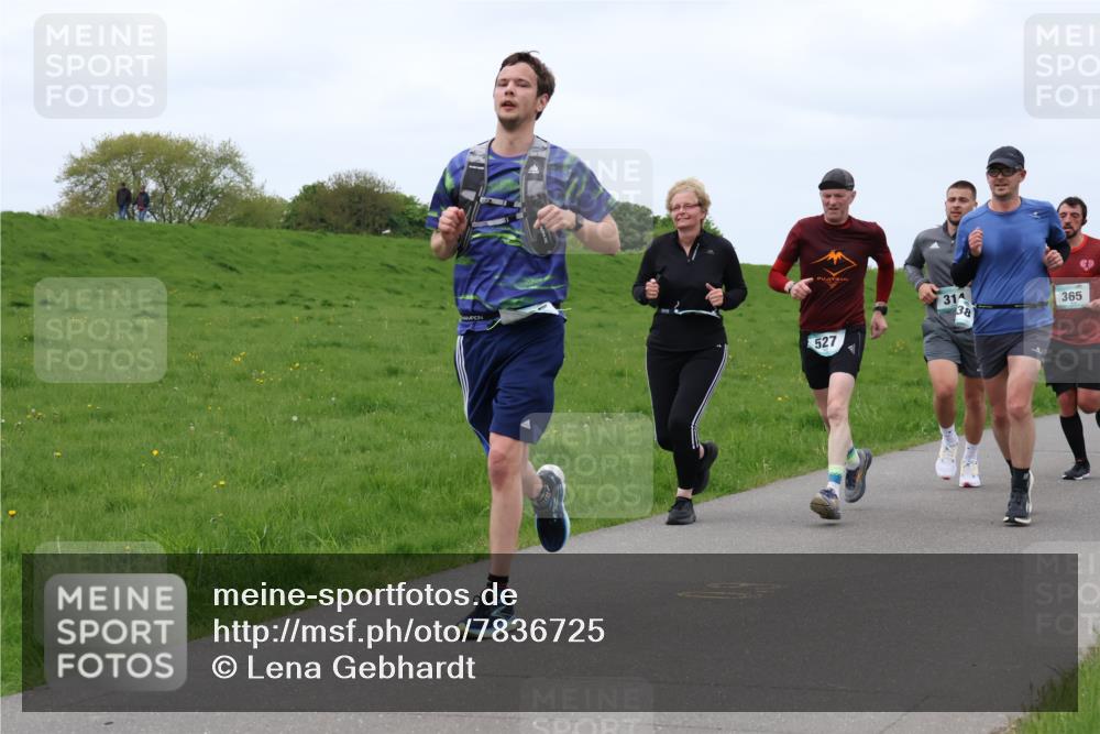 04.05.2025 - 8. Wedeler Halbmarathon Lena Gebhardt http://msf.ph/oto/7836725 04.05.2025 11:31:46 Laufen 527, 314, 38, 365 meine-sportfotos.de