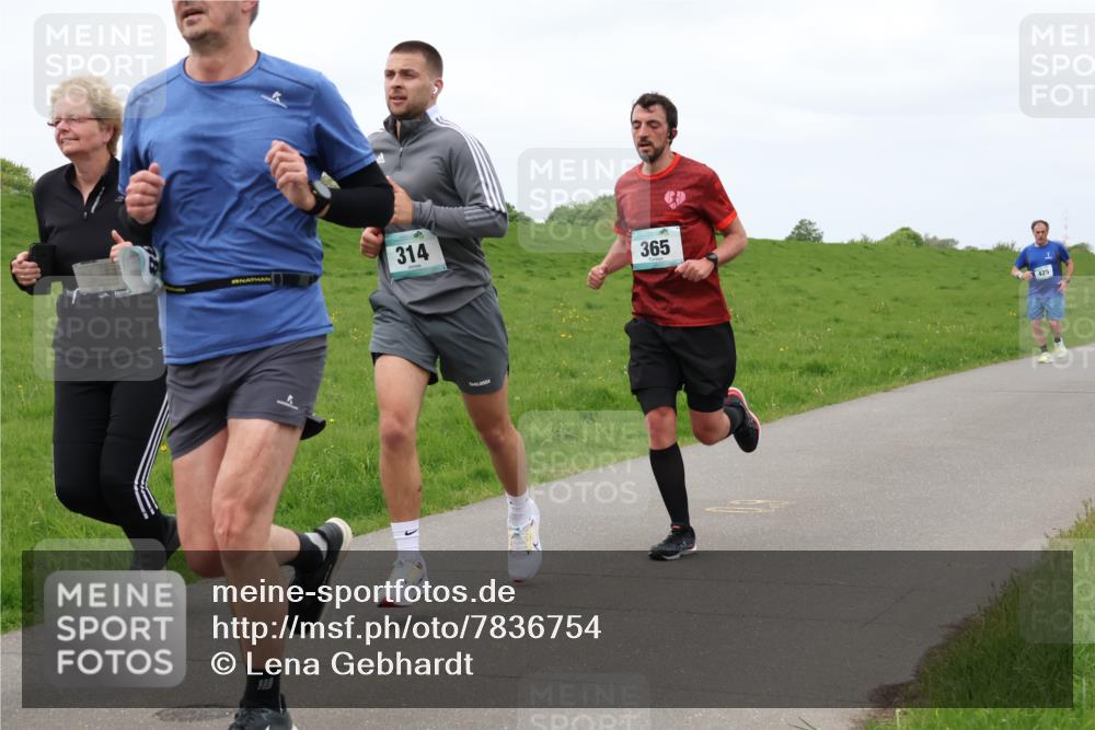 04.05.2025 - 8. Wedeler Halbmarathon Lena Gebhardt http://msf.ph/oto/7836754 04.05.2025 11:31:48 Laufen 314, 365, 425 meine-sportfotos.de