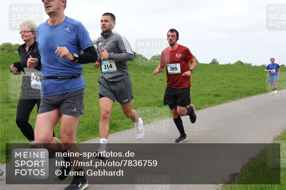 04.05.2025 - 8. Wedeler Halbmarathon Lena Gebhardt http://msf.ph/oto/7836759 04.05.2025 11:31:49 Laufen 38, 314, 365, 425 meine-sportfotos.de