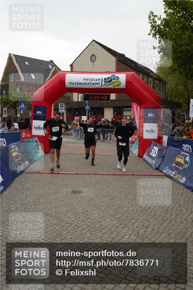 04.05.2025 - 8. Wedeler Halbmarathon Felixshl http://msf.ph/oto/7836771 04.05.2025 12:25:45 Ziel 41, 129, 133, 938 meine-sportfotos.de