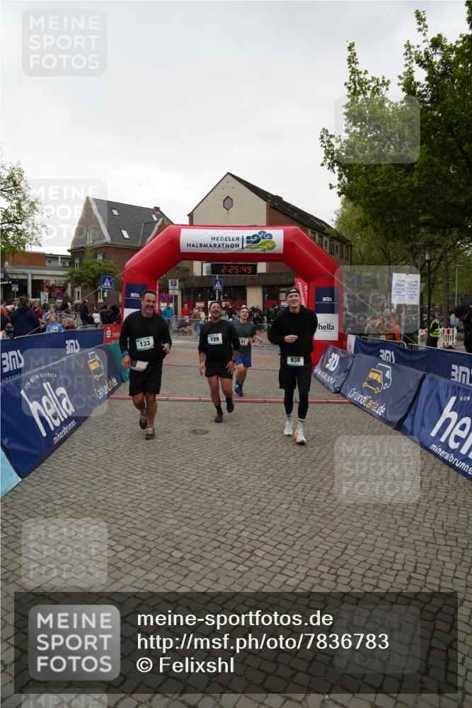 04.05.2025 - 8. Wedeler Halbmarathon Felixshl http://msf.ph/oto/7836783 04.05.2025 12:25:47 Ziel 41, 129, 133, 938 meine-sportfotos.de