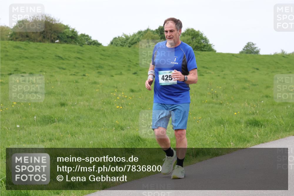 04.05.2025 - 8. Wedeler Halbmarathon Lena Gebhardt http://msf.ph/oto/7836800 04.05.2025 11:31:53 Laufen 425 meine-sportfotos.de
