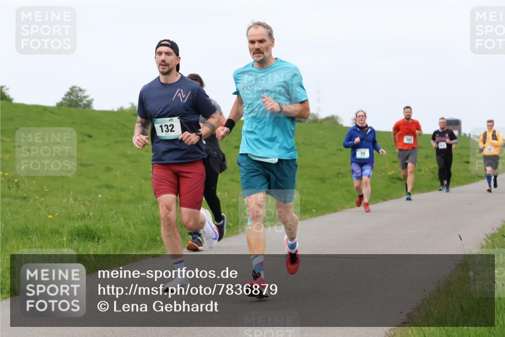 04.05.2025 - 8. Wedeler Halbmarathon Lena Gebhardt http://msf.ph/oto/7836879 04.05.2025 11:32:16 Laufen 132, 39, 302 meine-sportfotos.de