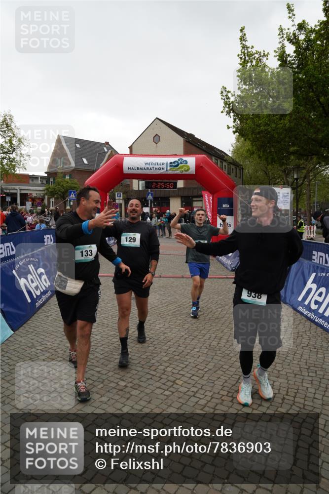 04.05.2025 - 8. Wedeler Halbmarathon Felixshl http://msf.ph/oto/7836903 04.05.2025 12:25:48 Ziel 41, 129, 133, 938 meine-sportfotos.de