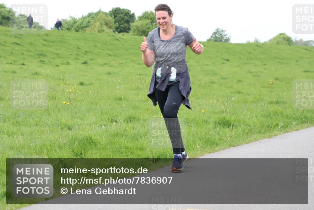 04.05.2025 - 8. Wedeler Halbmarathon Lena Gebhardt http://msf.ph/oto/7836907 04.05.2025 11:32:19 Laufen  meine-sportfotos.de
