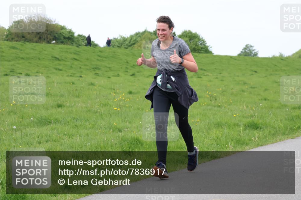 04.05.2025 - 8. Wedeler Halbmarathon Lena Gebhardt http://msf.ph/oto/7836917 04.05.2025 11:32:19 Laufen  meine-sportfotos.de