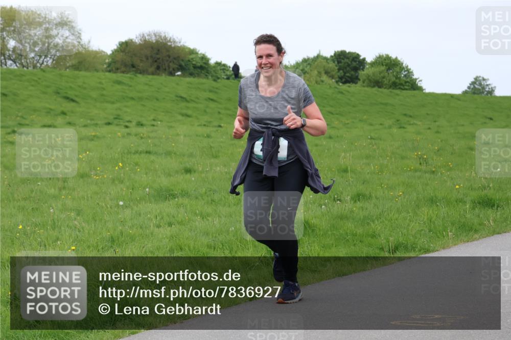 04.05.2025 - 8. Wedeler Halbmarathon Lena Gebhardt http://msf.ph/oto/7836927 04.05.2025 11:32:20 Laufen  meine-sportfotos.de