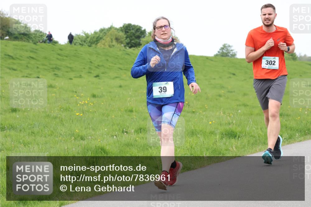 04.05.2025 - 8. Wedeler Halbmarathon Lena Gebhardt http://msf.ph/oto/7836961 04.05.2025 11:32:24 Laufen 39, 302, 102 meine-sportfotos.de
