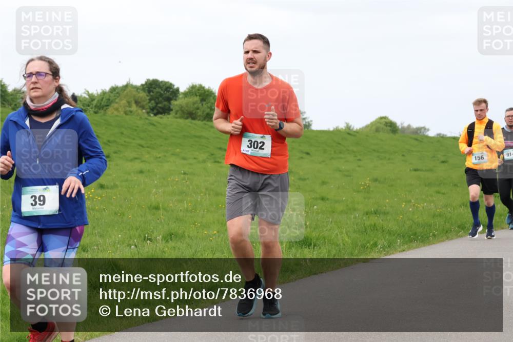 04.05.2025 - 8. Wedeler Halbmarathon Lena Gebhardt http://msf.ph/oto/7836968 04.05.2025 11:32:24 Laufen 39, 302, 102, 156, 914 meine-sportfotos.de