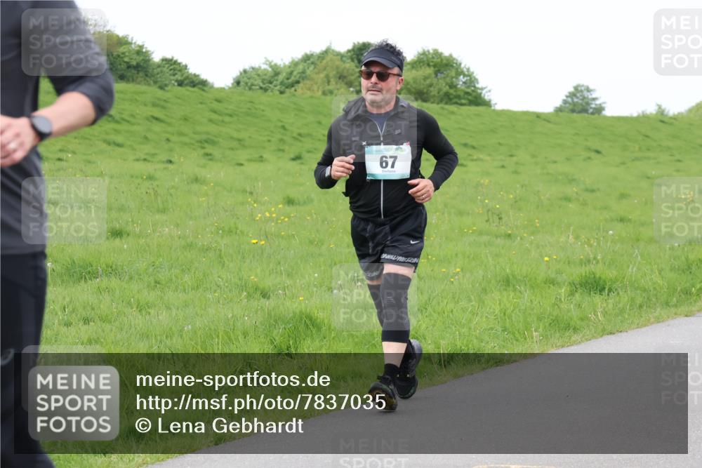 04.05.2025 - 8. Wedeler Halbmarathon Lena Gebhardt http://msf.ph/oto/7837035 04.05.2025 11:32:41 Laufen 67 meine-sportfotos.de