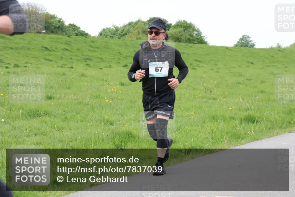 04.05.2025 - 8. Wedeler Halbmarathon Lena Gebhardt http://msf.ph/oto/7837039 04.05.2025 11:32:41 Laufen 67 meine-sportfotos.de