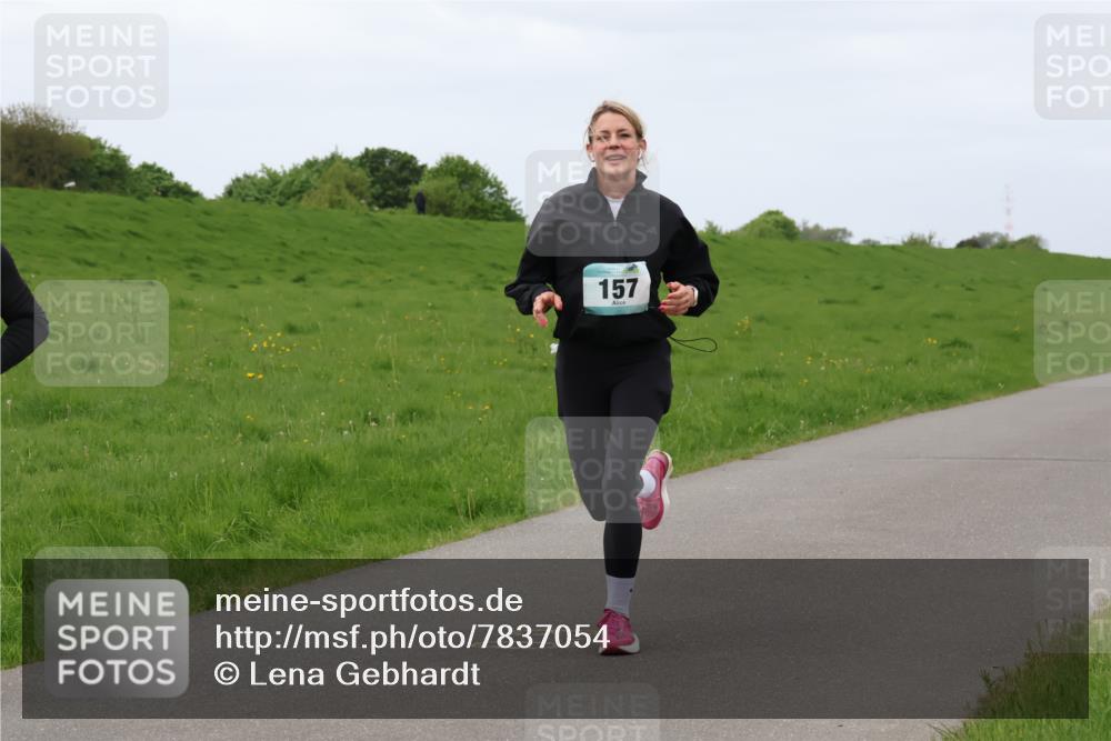 04.05.2025 - 8. Wedeler Halbmarathon Lena Gebhardt http://msf.ph/oto/7837054 04.05.2025 11:32:43 Laufen 157 meine-sportfotos.de