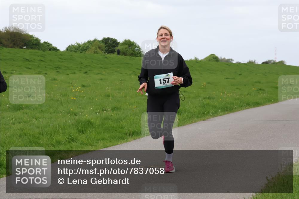 04.05.2025 - 8. Wedeler Halbmarathon Lena Gebhardt http://msf.ph/oto/7837058 04.05.2025 11:32:43 Laufen 157 meine-sportfotos.de